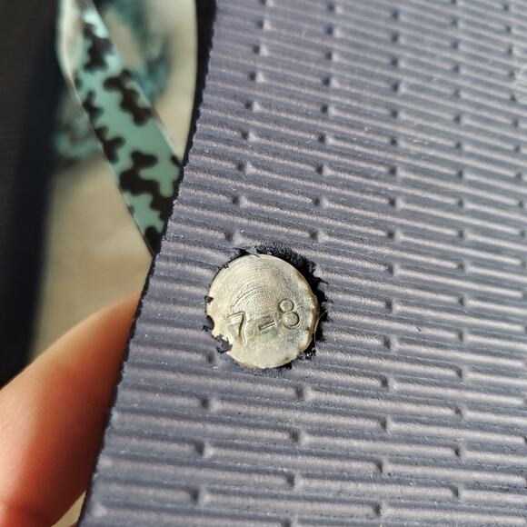 Vera Bradley Flip Flops - Picture 5 of 6